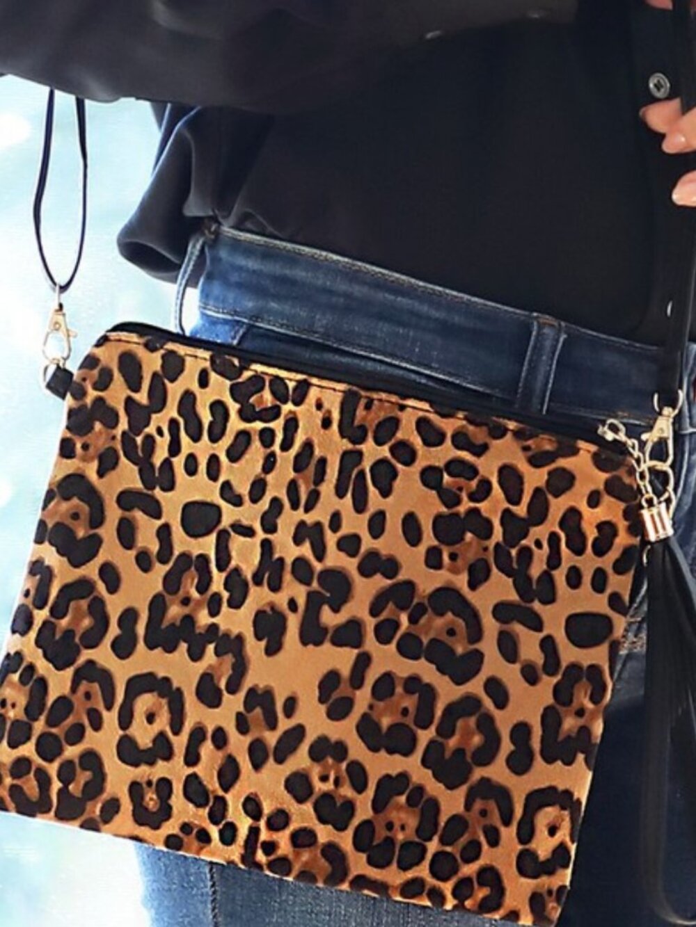 Leopard Print Crossbody Clutch Bag - Picture 2 of 3